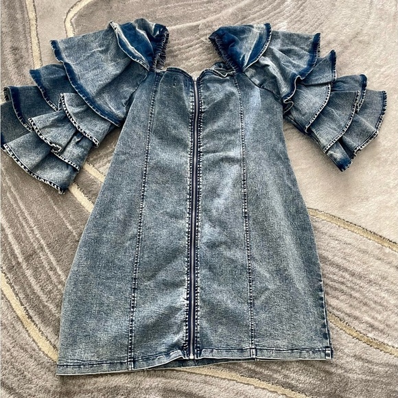 Ms. Diva Plus… Light Denim  Washed Dress! SLEEVES!! - Picture 3 of 5